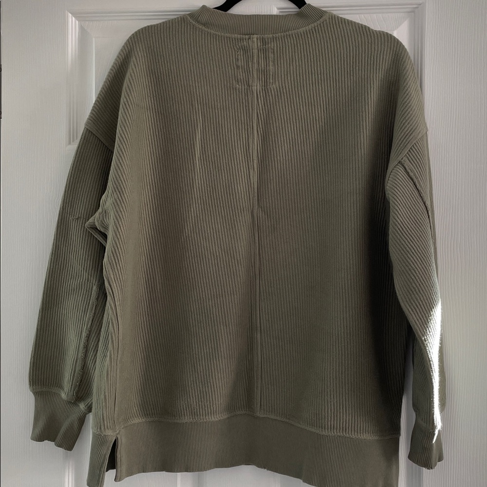 Aerie Women's Olive Crew Neck  Worn Sweater size XXS oversized - Picture 5 of 6